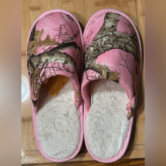 Realtree slippers - Picture 2 of 3